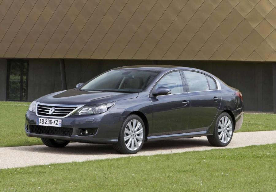  Renault Latitude 2011 года  (фото 32 из 40)